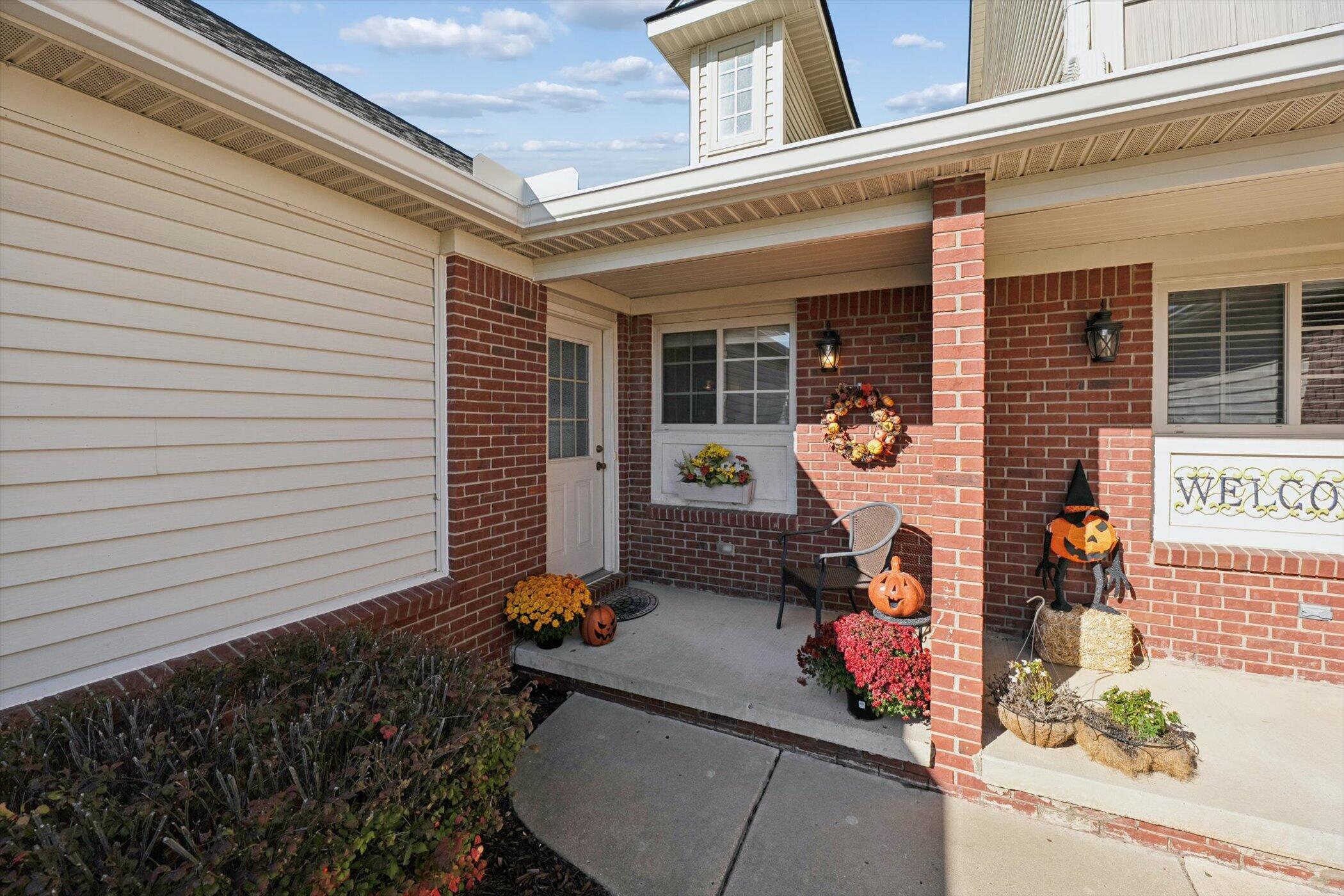 4738 Summer Ridge Drive Howell, MI 48843 - Photo 5 of 43 05-4738-Summer-Ridge-Dr-Howell-MI-48843-