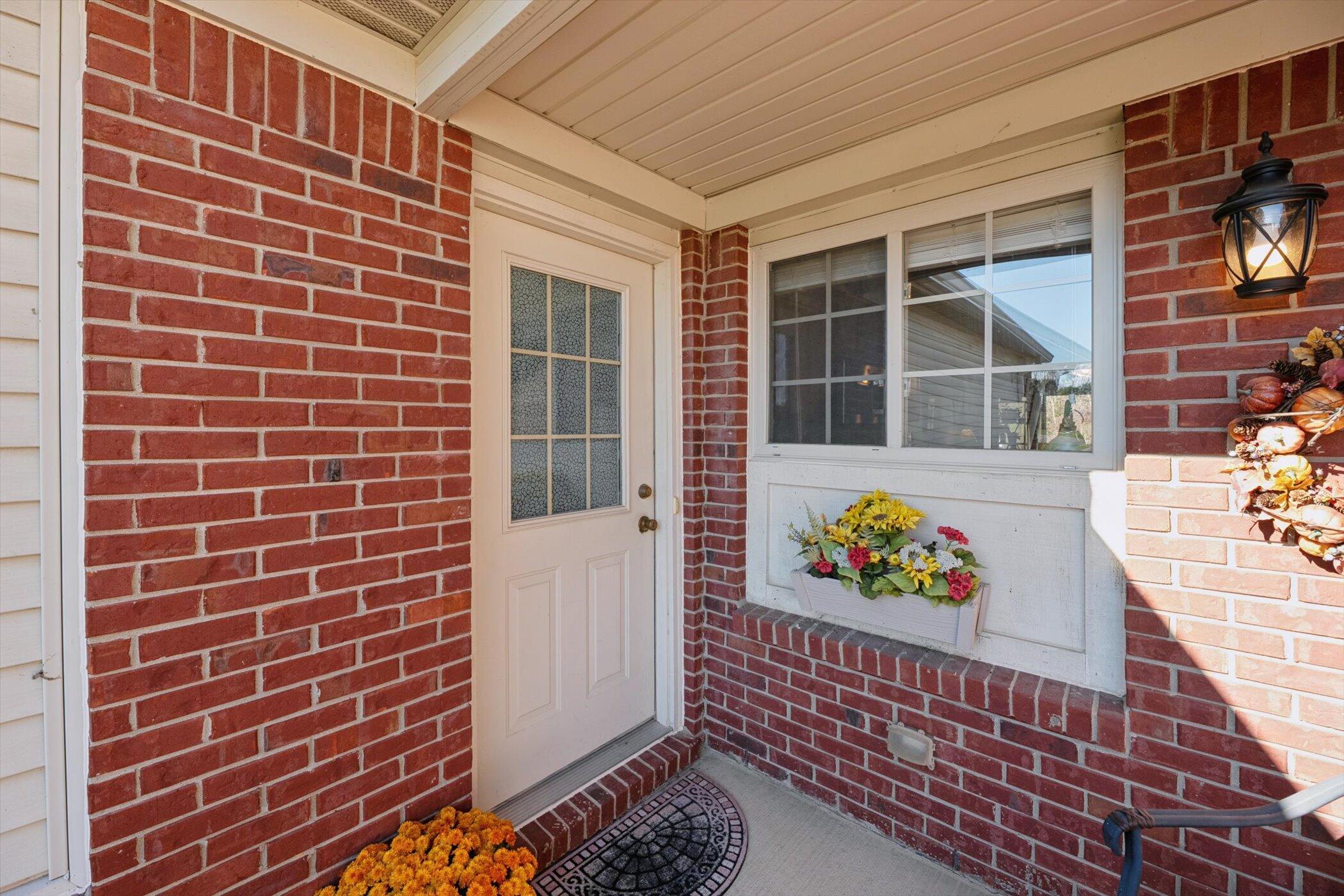 4738 Summer Ridge Drive Howell, MI 48843 - Photo 6 of 43 06-4738-Summer-Ridge-Dr-Howell-MI-48843-