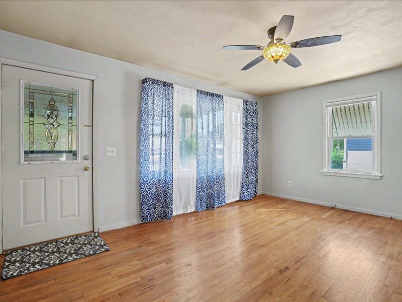 810 12th Street West Milan, IL 61264 - Photo 3 of 18