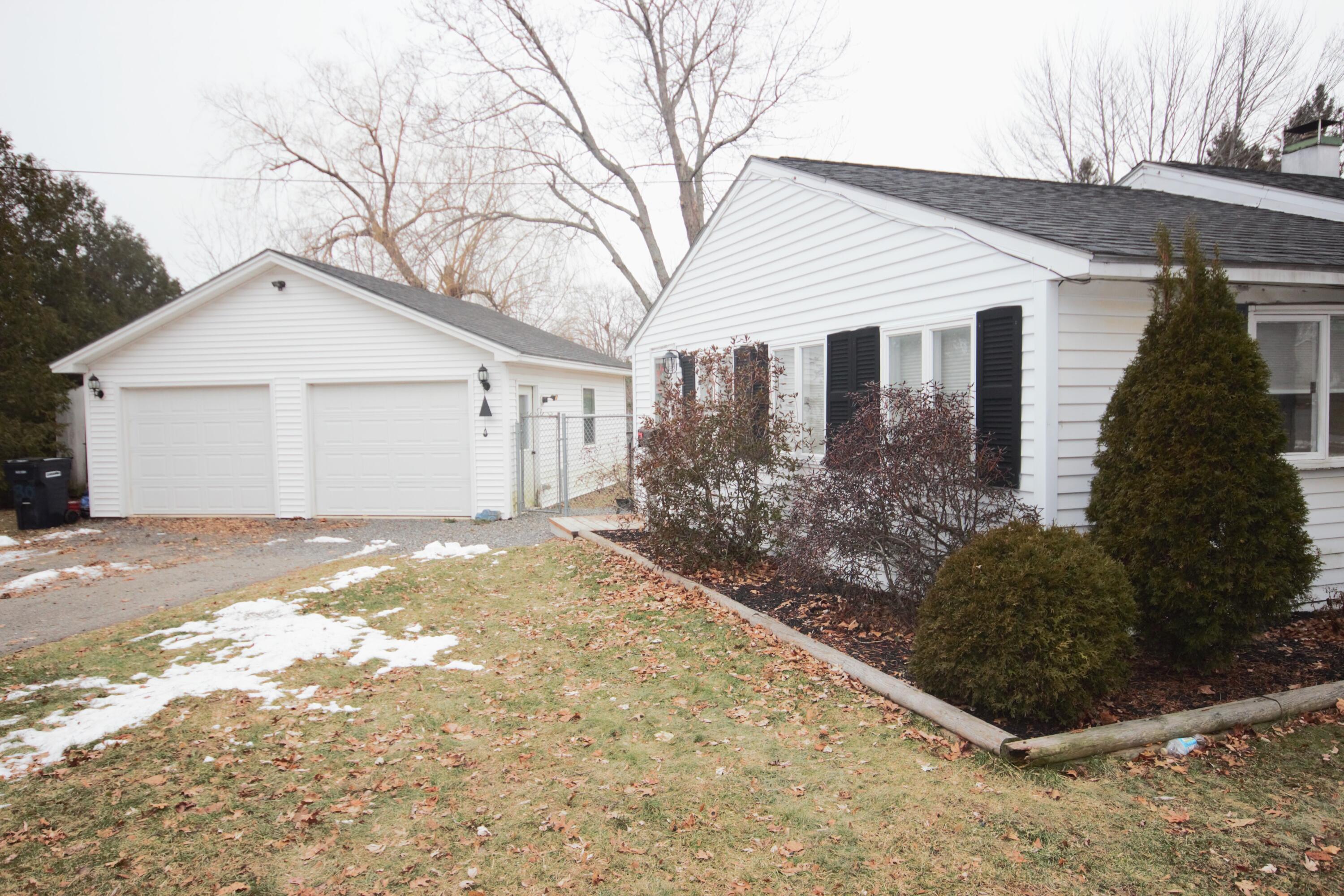 80 Thornton Road Bangor, ME 04401 - Photo 3 of 24 3