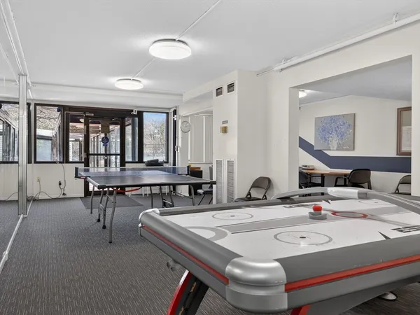 $3,950 | 250 Hammond Pond Parkway, Unit 905S, Chestnut Hill, MA 02467