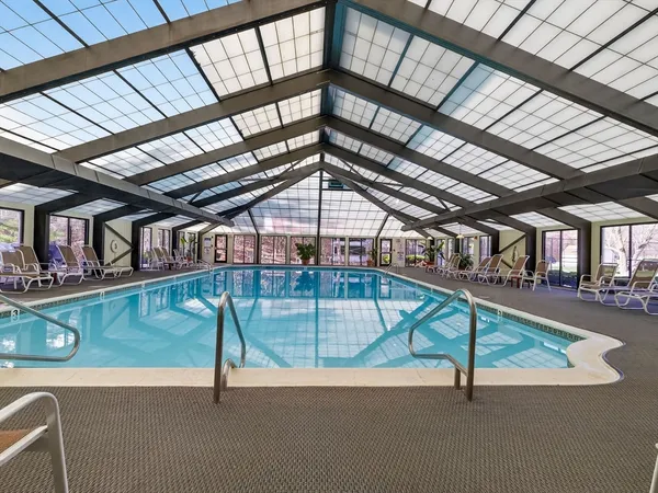 $3,950 | 250 Hammond Pond Parkway, Unit 905S, Chestnut Hill, MA 02467