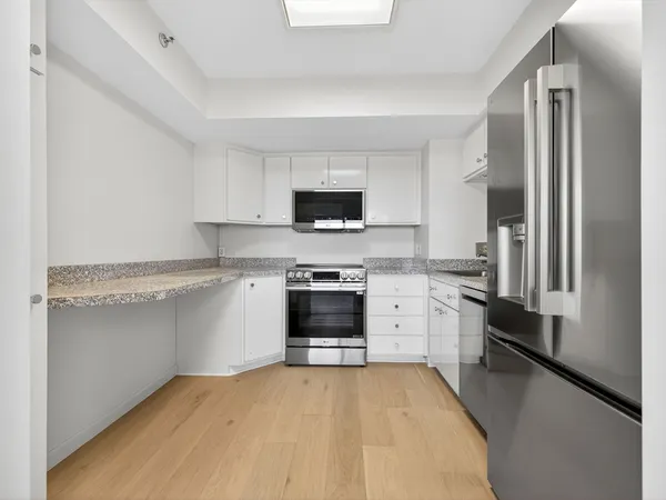 $3,950 | 250 Hammond Pond Parkway, Unit 905S, Chestnut Hill, MA 02467