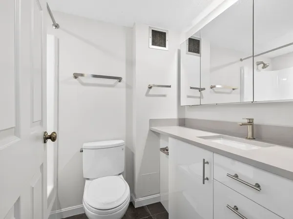 $3,950 | 250 Hammond Pond Parkway, Unit 905S, Chestnut Hill, MA 02467