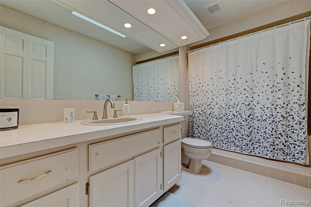 1692 Edinborough Drive Rochester Hills, MI 48306 - Photo 25 of 53