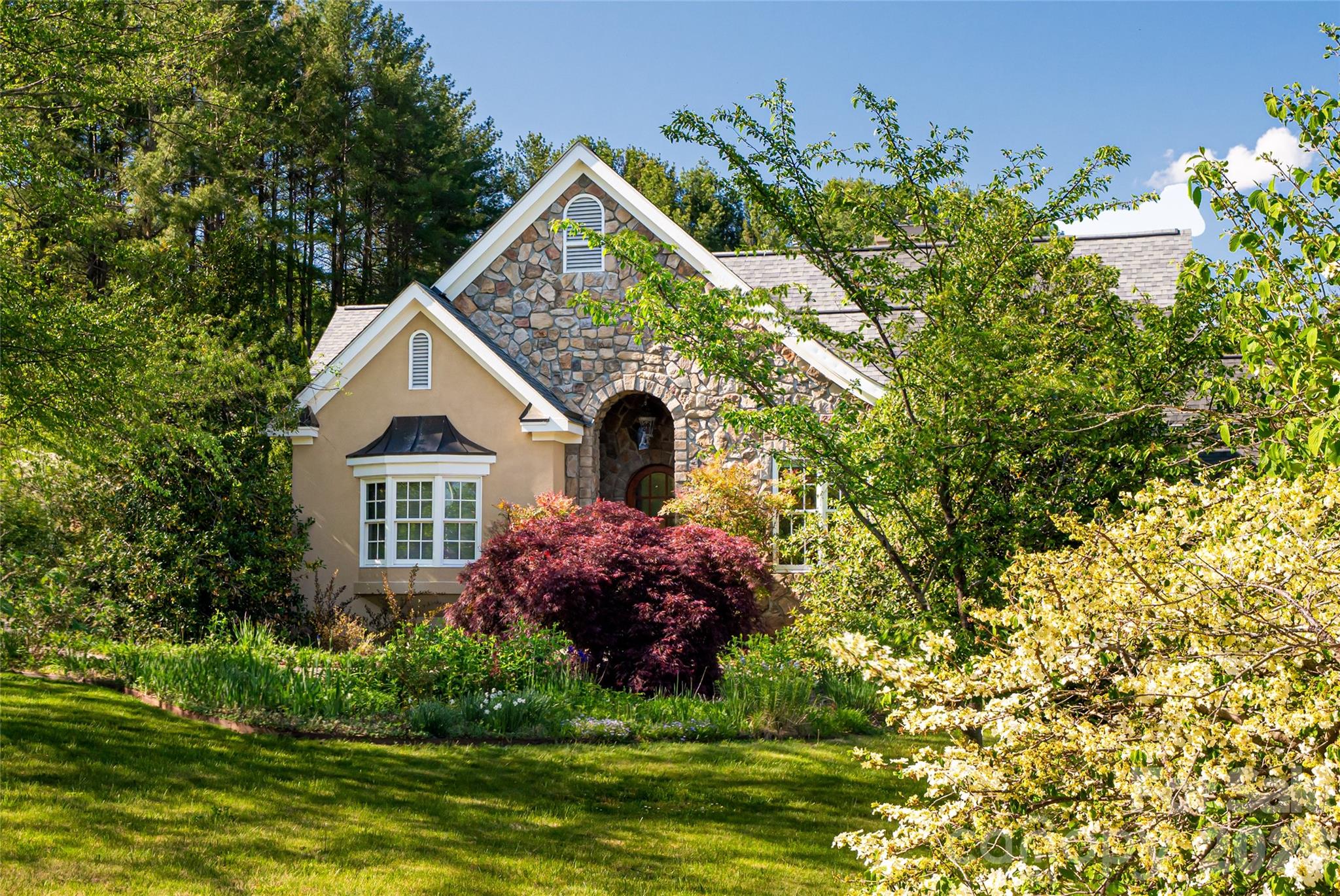 7 Ashley Road Asheville, NC 28805 - Photo 2 of 48