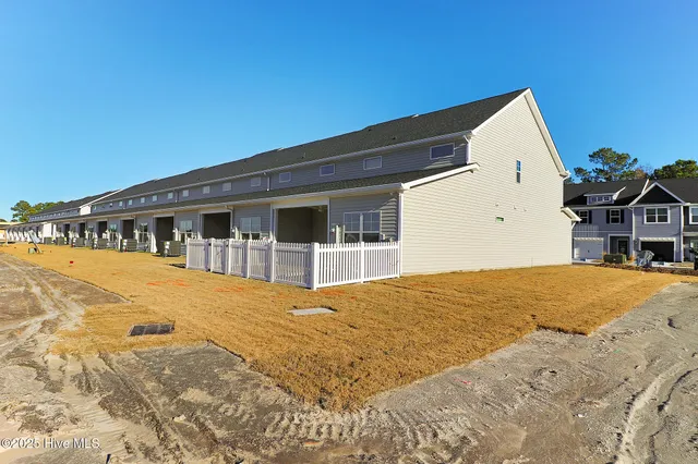 $389,900 | 247 Cline Way, Unit 113 1809 LIVE OAK, Beaufort, NC 28516