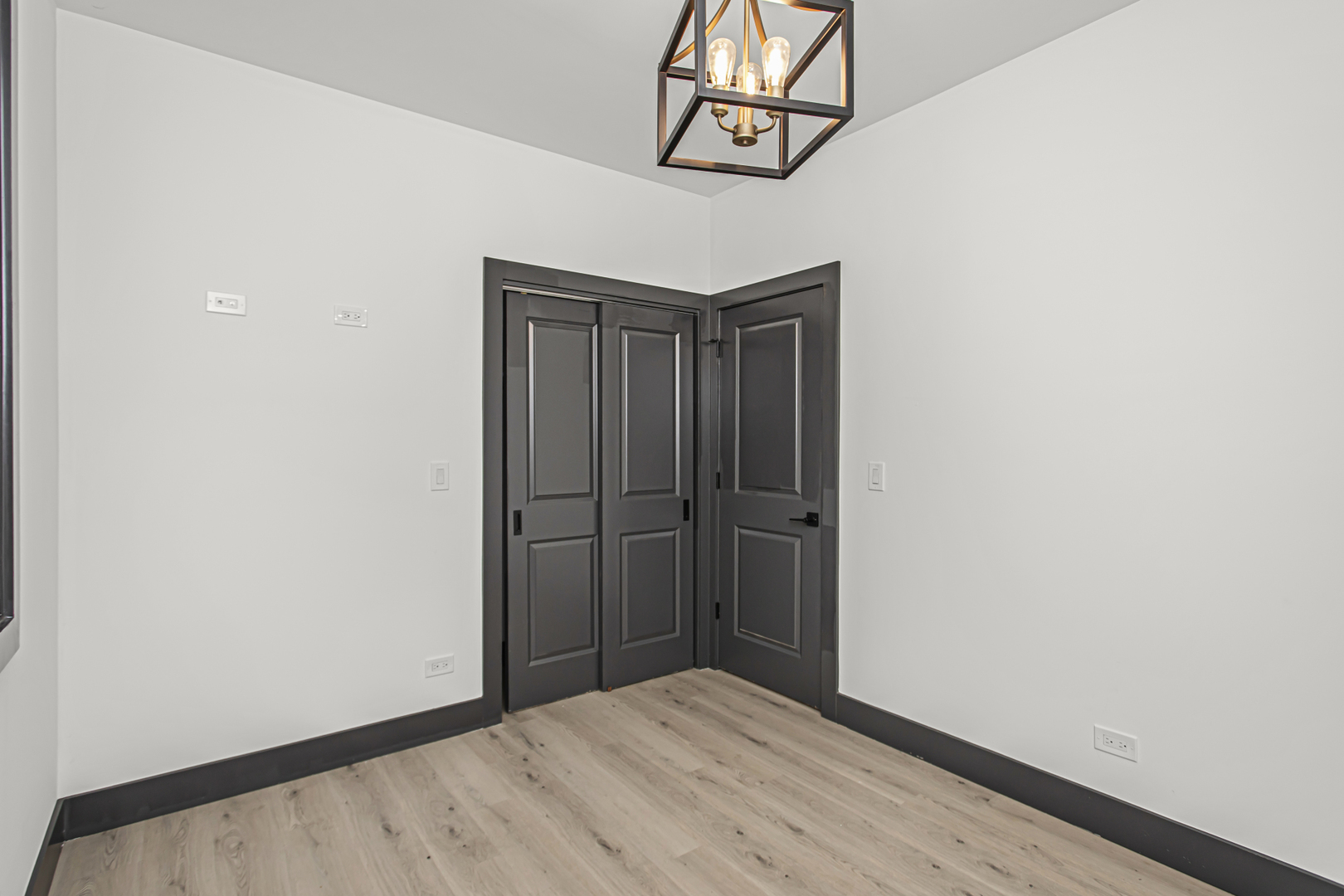 6504 South Ingleside Avenue, Unit 2 Chicago, IL 60637 - Photo 12 of 17 a view of empty room with wooden floor