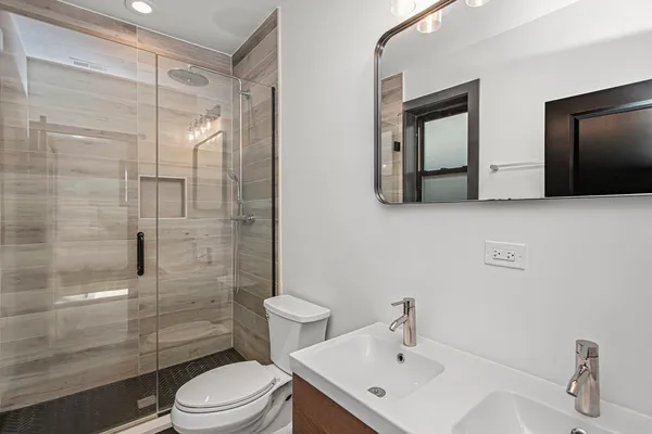 $2,300 | 6504 South Ingleside Avenue, Unit 2, Chicago, IL 60637