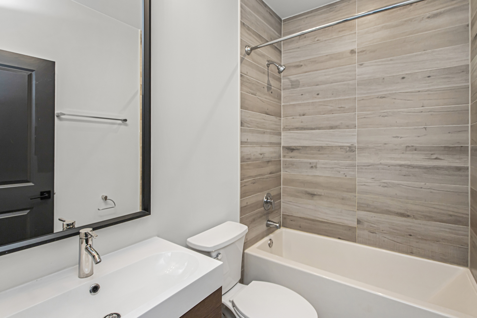 6504 South Ingleside Avenue, Unit 2 Chicago, IL 60637 - Photo 14 of 17 a bathroom with a sink toilet and shower