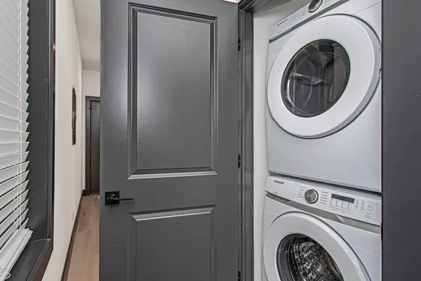 $2,300 | 6504 South Ingleside Avenue, Unit 2, Chicago, IL 60637