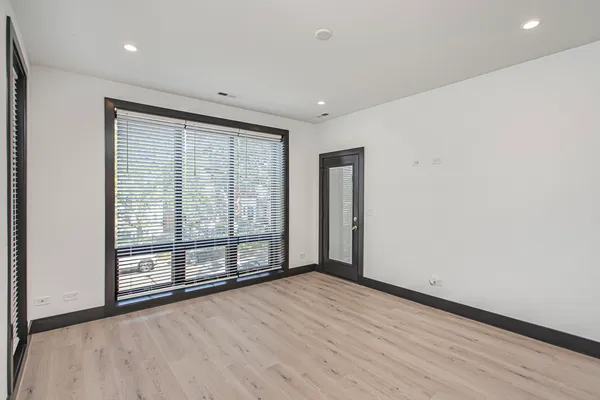 $2,300 | 6504 South Ingleside Avenue, Unit 2, Chicago, IL 60637