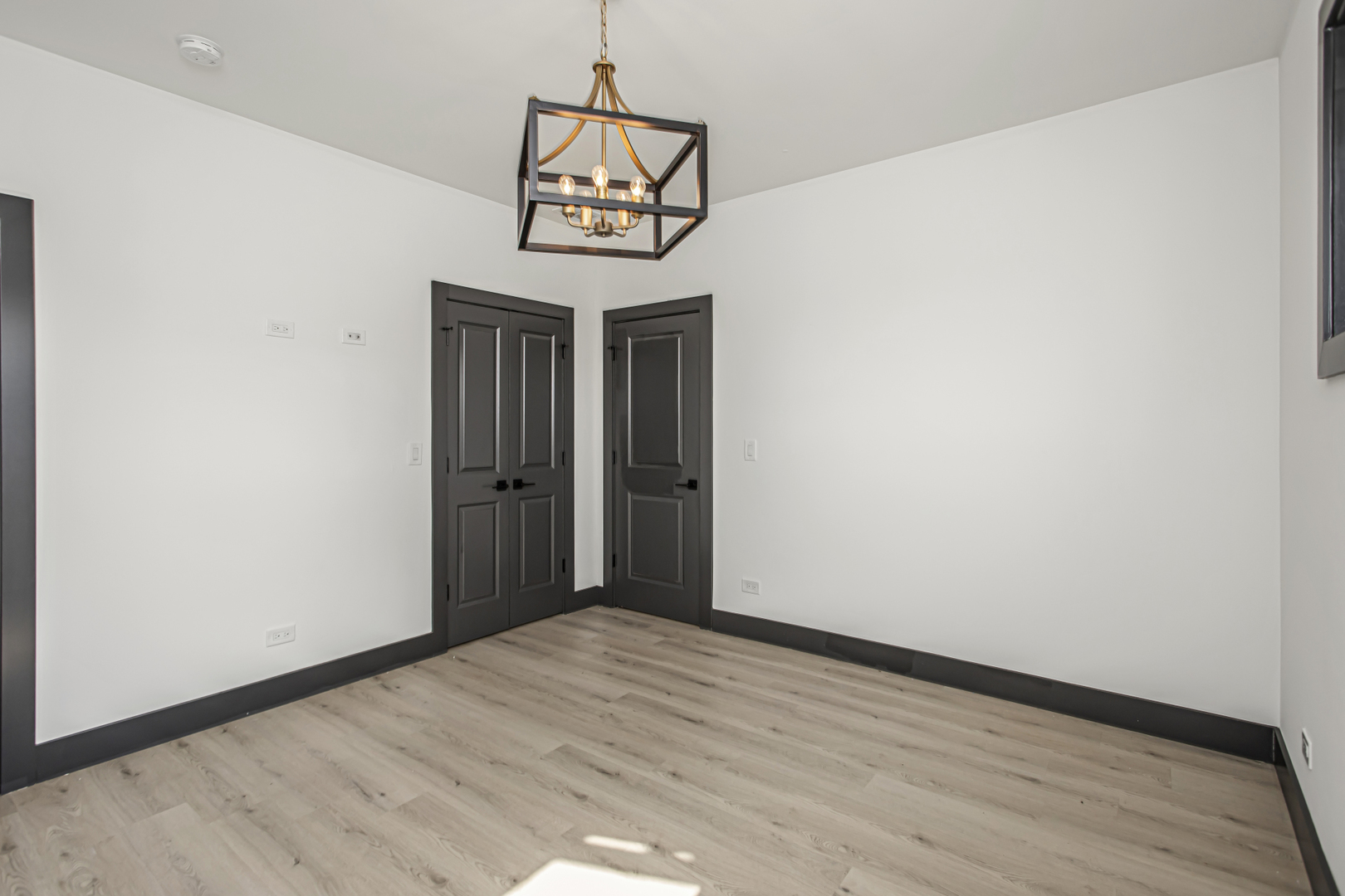 6504 South Ingleside Avenue, Unit 2 Chicago, IL 60637 - Photo 7 of 17 a view of a hallway with wooden floor