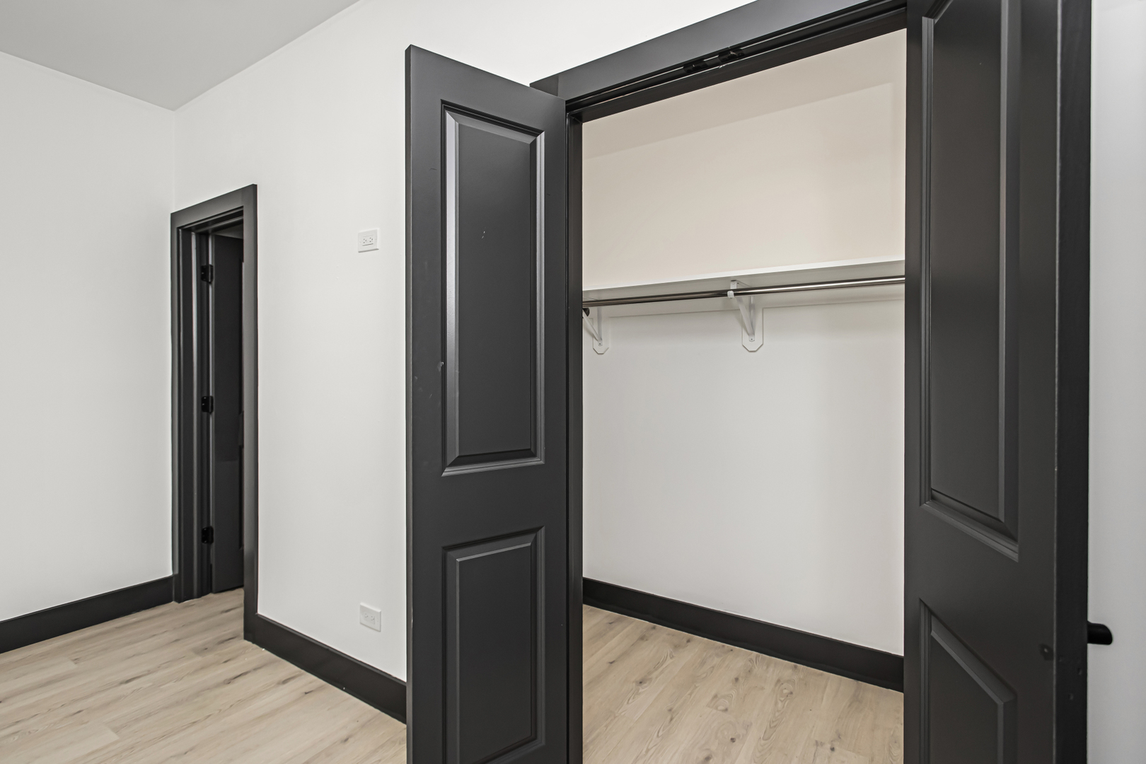 6504 South Ingleside Avenue, Unit 2 Chicago, IL 60637 - Photo 8 of 17 a view of front door