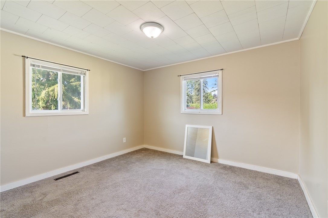 88 Rouge Road Henrietta, NY 14623 - Photo 12 of 24 Newer windows - Great wall space too!