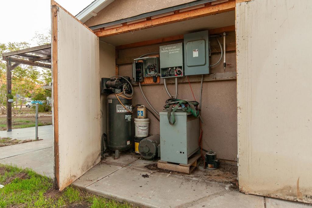 10546 Valle Vista Road Lakeside, CA 92040 - Photo 38 of 66 a view of a room with gym equipment