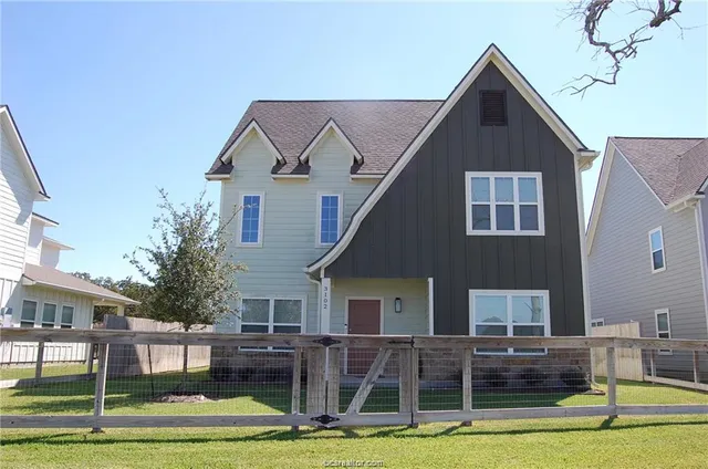 $2,995 | 3102 Green Street, Bryan, TX 77801