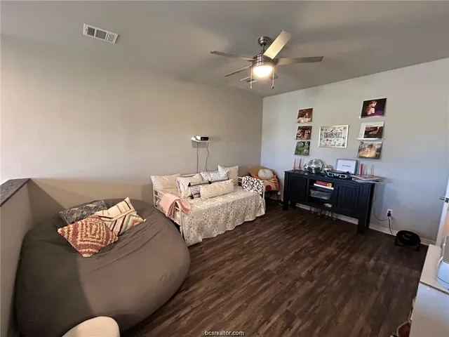 $2,995 | 3102 Green Street, Bryan, TX 77801