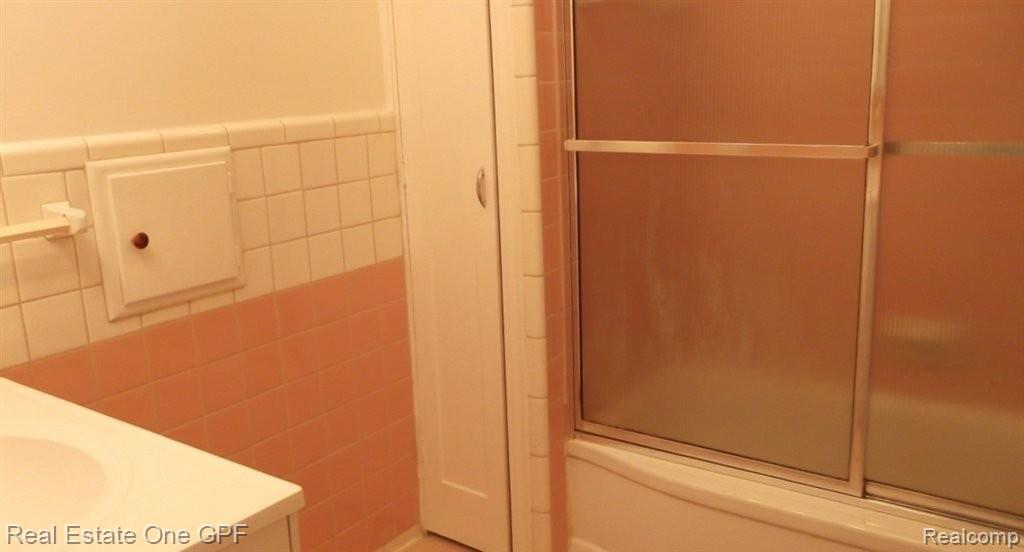906 Washington Road Grosse Pointe, MI 48230 - Photo 14 of 25 DSCF1690.jpg