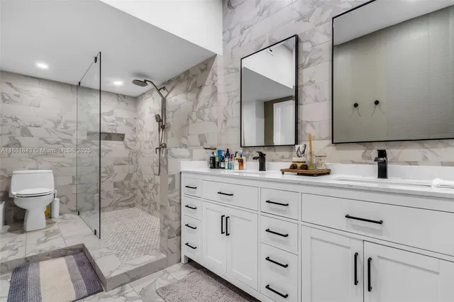 a bathroom with a toilet and a shower