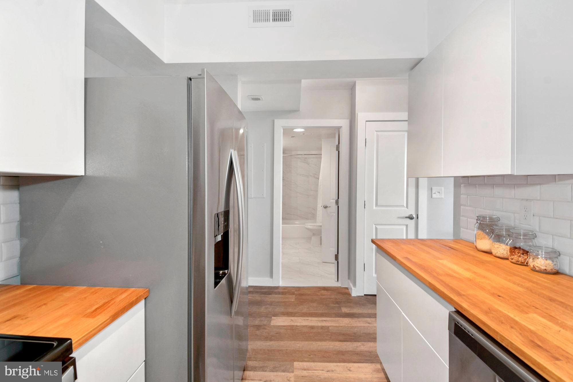 5505 Seminary Road, Unit 618N Falls Church, VA 22041 - Photo 4 of 26 Kitchen