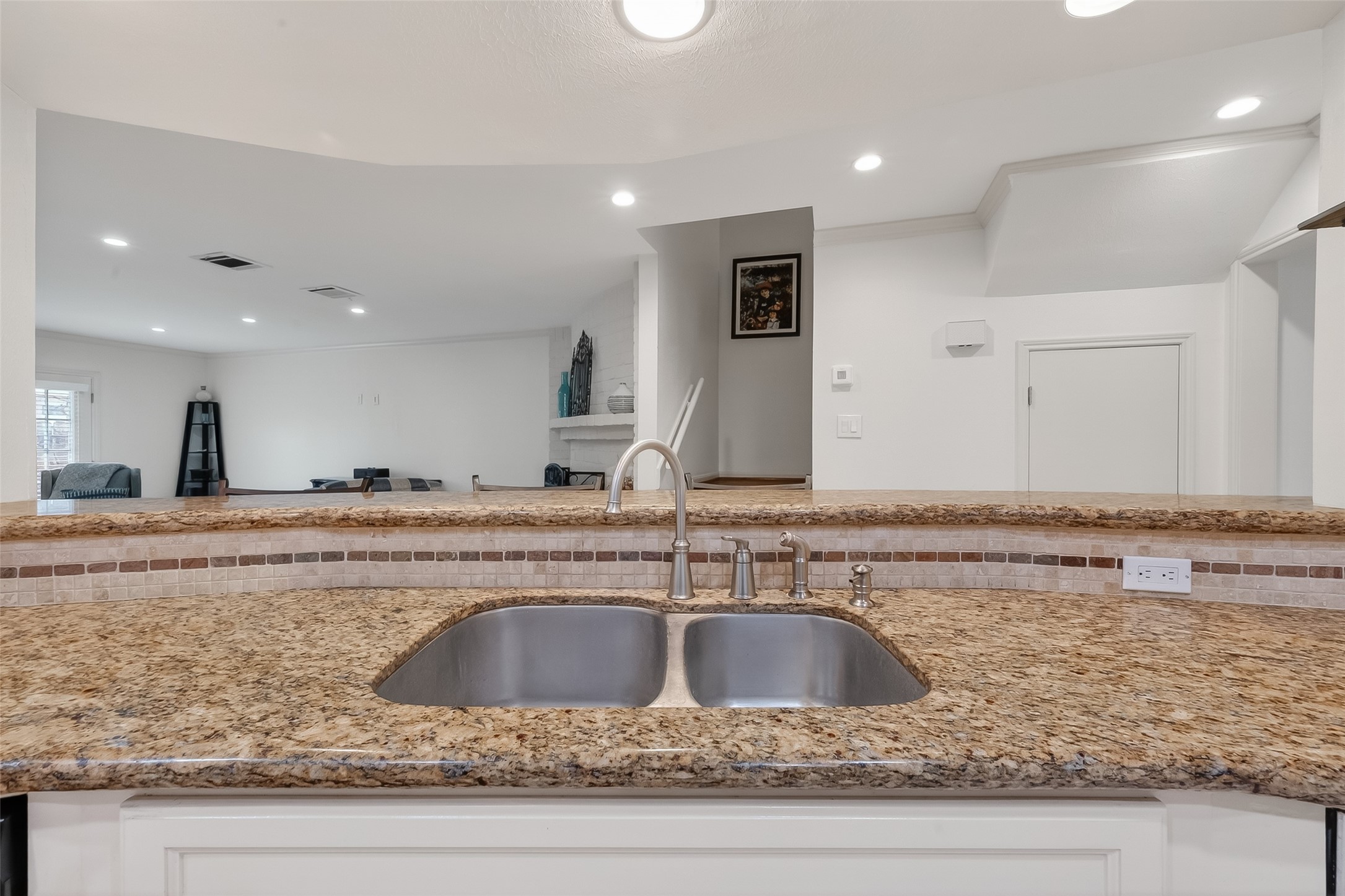 14690 Perthshire Road, Unit C Houston, TX 77079 - Photo 13 of 48