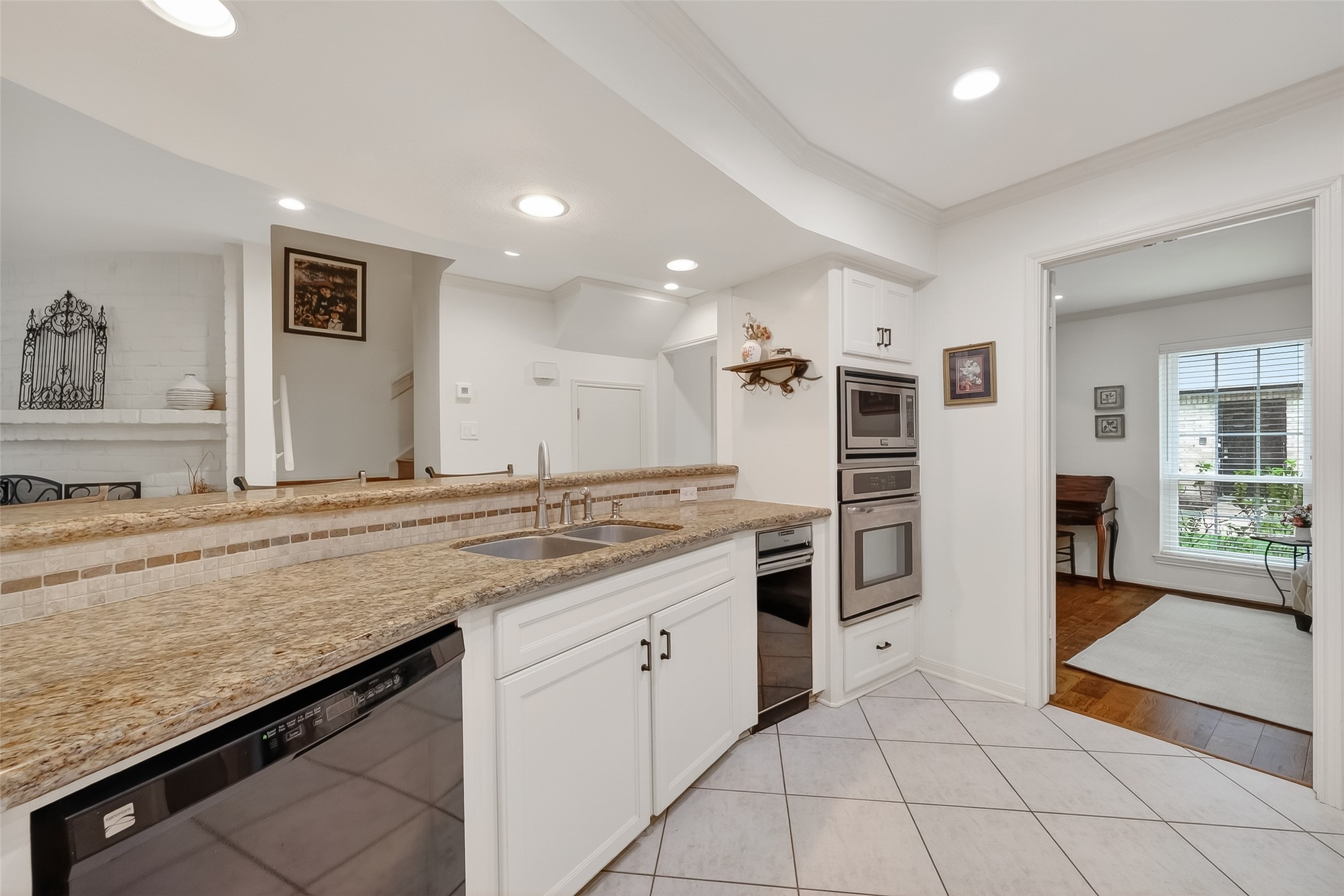 14690 Perthshire Road, Unit C Houston, TX 77079 - Photo 16 of 48