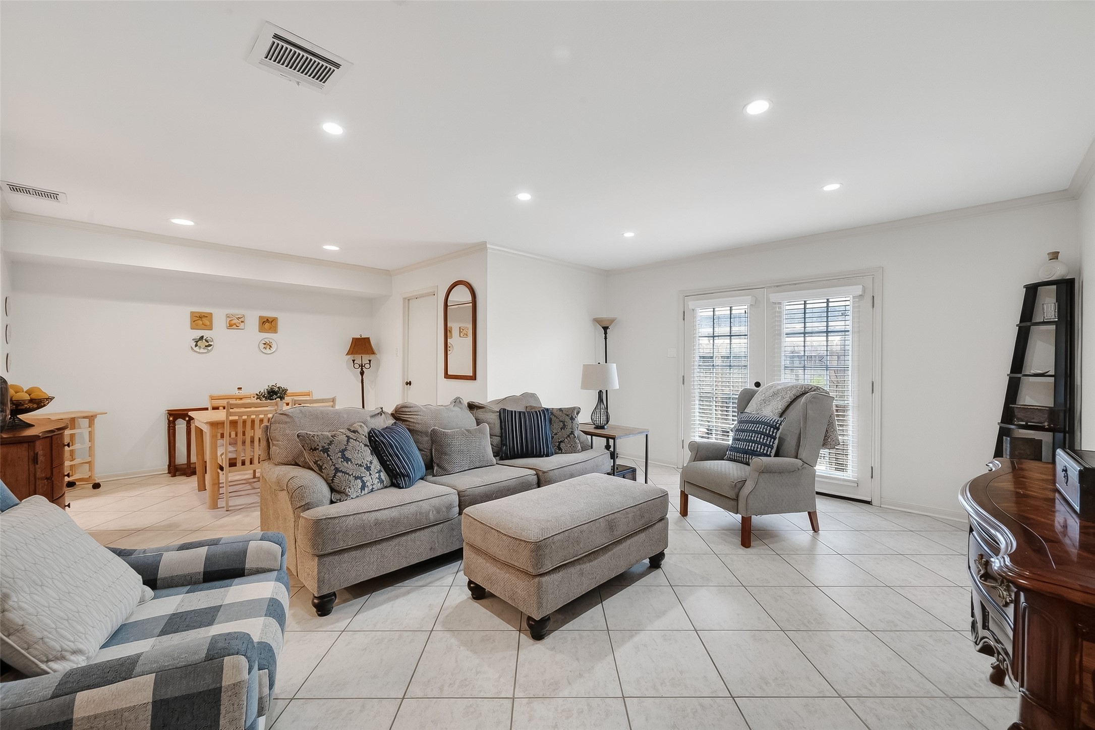 14690 Perthshire Road, Unit C Houston, TX 77079 - Photo 24 of 48