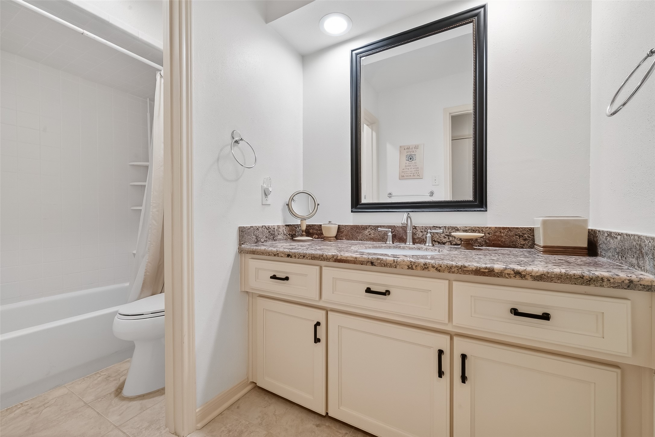 14690 Perthshire Road, Unit C Houston, TX 77079 - Photo 37 of 48