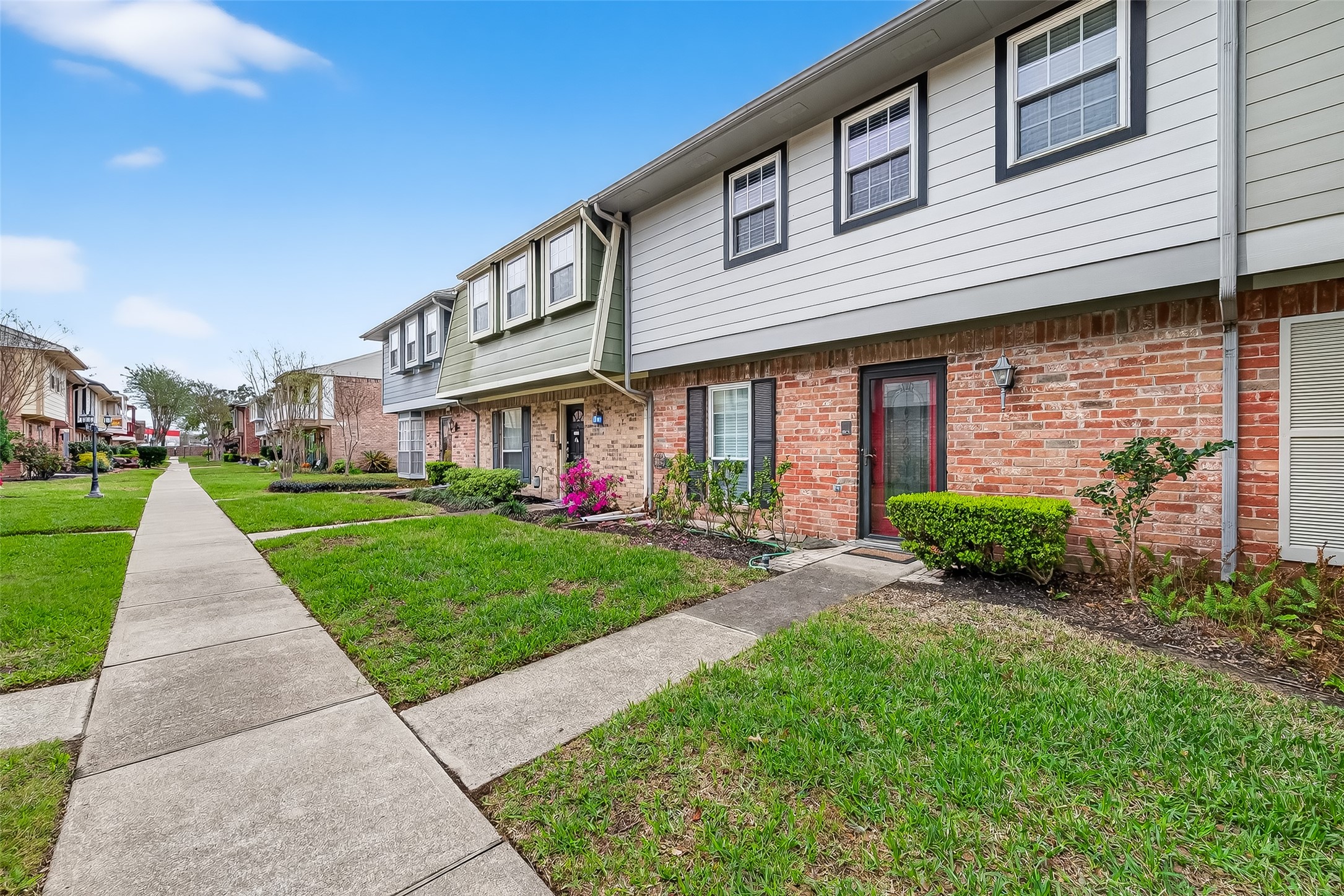 14690 Perthshire Road, Unit C Houston, TX 77079 - Photo 4 of 48