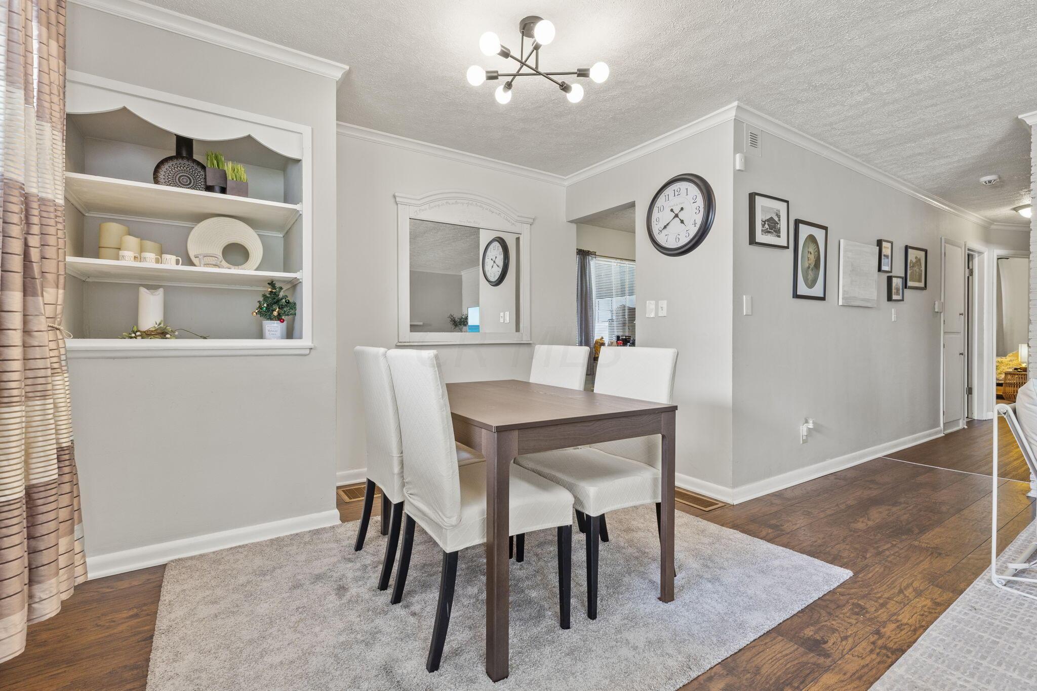 695 Raleigh Drive Columbus, OH 43228 - Photo 10 of 57 dining room