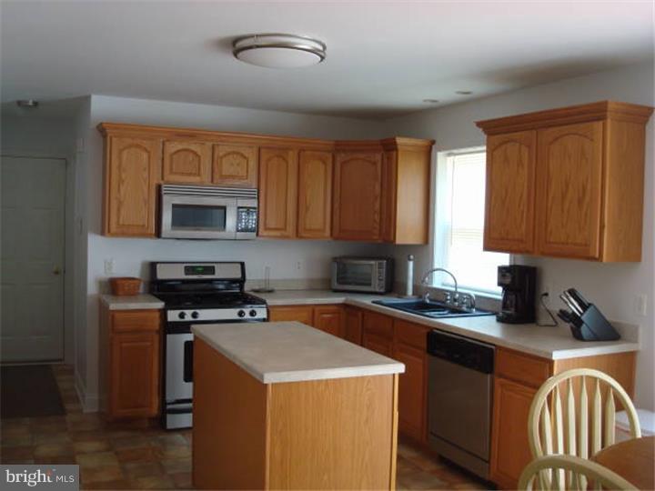2210 Hendricks Road Pennsburg, PA 18073 - Photo 6 of 14