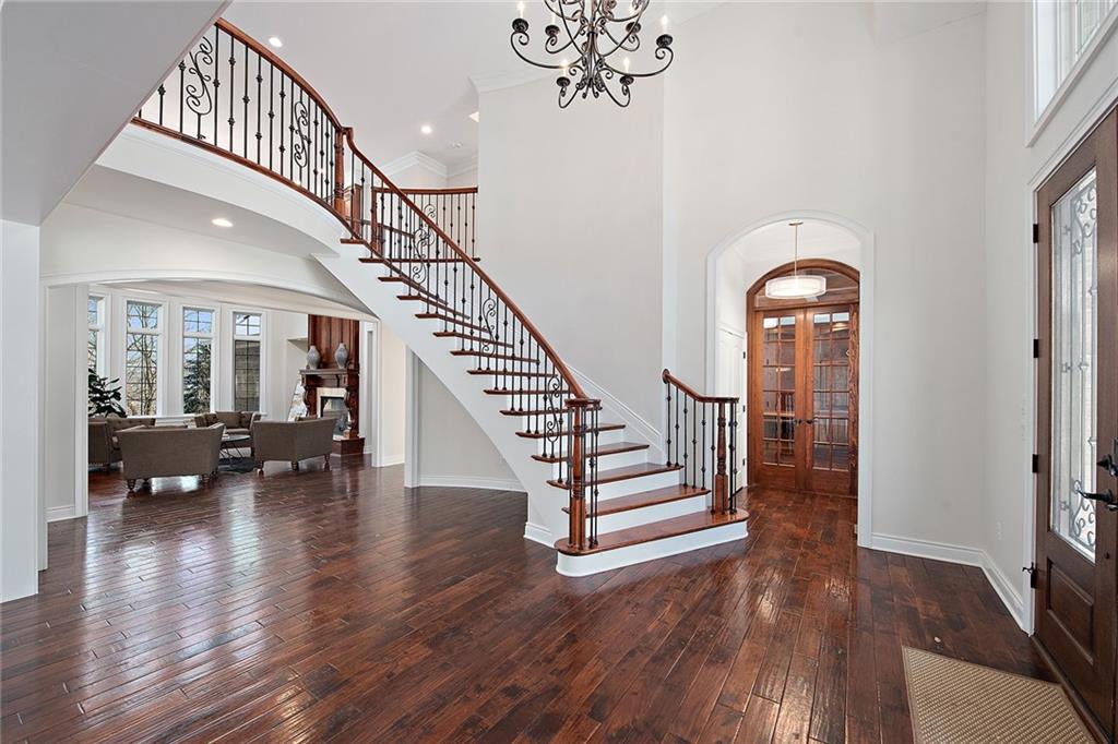 237 Lakeview Drive Coraopolis, PA 15108 - Photo 2 of 25