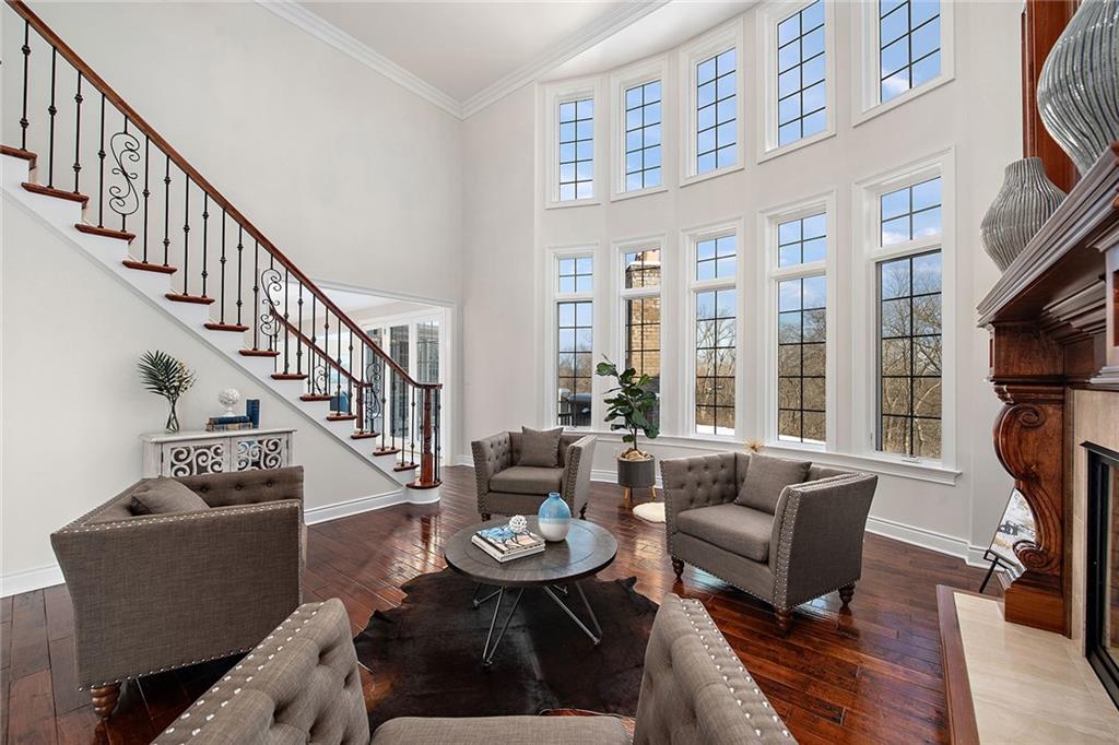 237 Lakeview Drive Coraopolis, PA 15108 - Photo 4 of 25