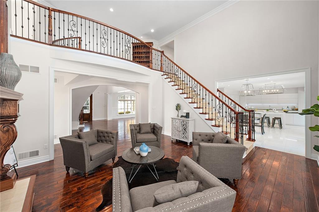 237 Lakeview Drive Coraopolis, PA 15108 - Photo 5 of 25