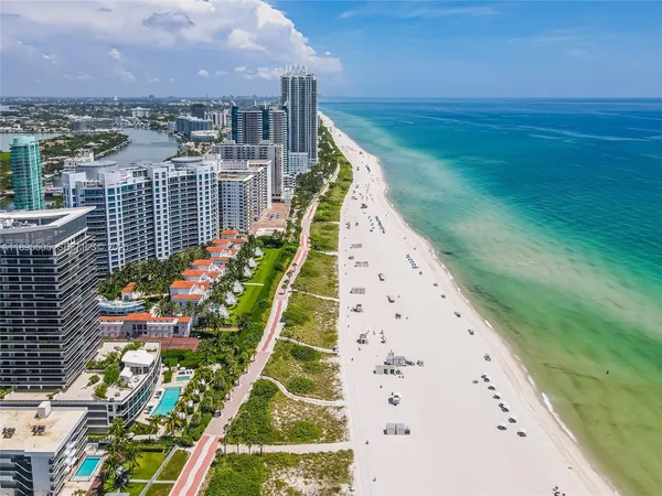 $4,700 | 5845 Collins Avenue, Unit 201, Miami Beach, FL 33140