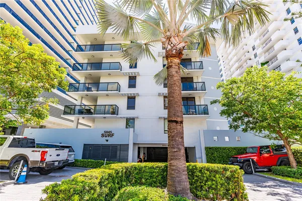 $4,700 | 5845 Collins Avenue, Unit 201, Miami Beach, FL 33140