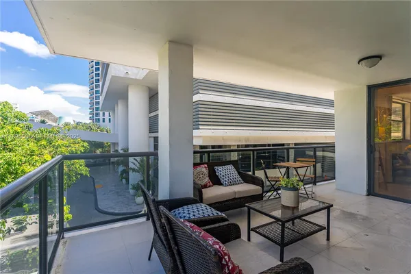 $4,700 | 5845 Collins Avenue, Unit 201, Miami Beach, FL 33140