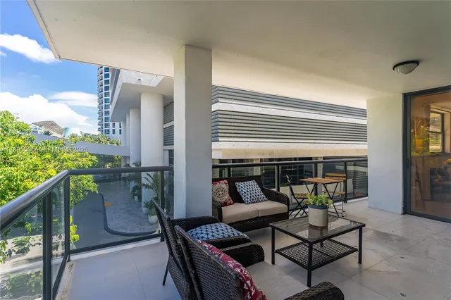 $5,000 | 5845 Collins Avenue, Unit 201, Miami Beach, FL 33140