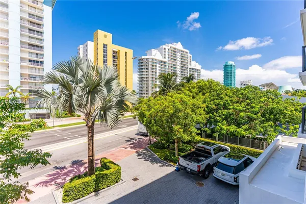 $4,700 | 5845 Collins Avenue, Unit 201, Miami Beach, FL 33140