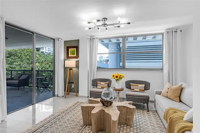 $5,000 | 5845 Collins Avenue, Unit 201, Miami Beach, FL 33140
