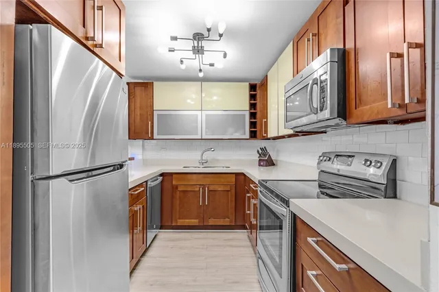 $5,000 | 5845 Collins Avenue, Unit 201, Miami Beach, FL 33140