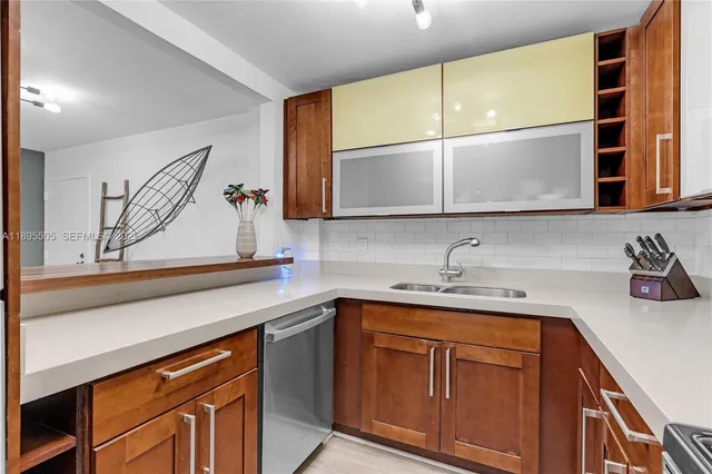 $5,000 | 5845 Collins Avenue, Unit 201, Miami Beach, FL 33140