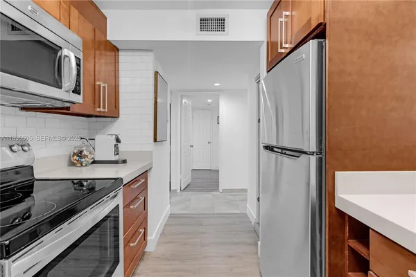 $4,700 | 5845 Collins Avenue, Unit 201, Miami Beach, FL 33140