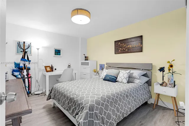 $5,000 | 5845 Collins Avenue, Unit 201, Miami Beach, FL 33140