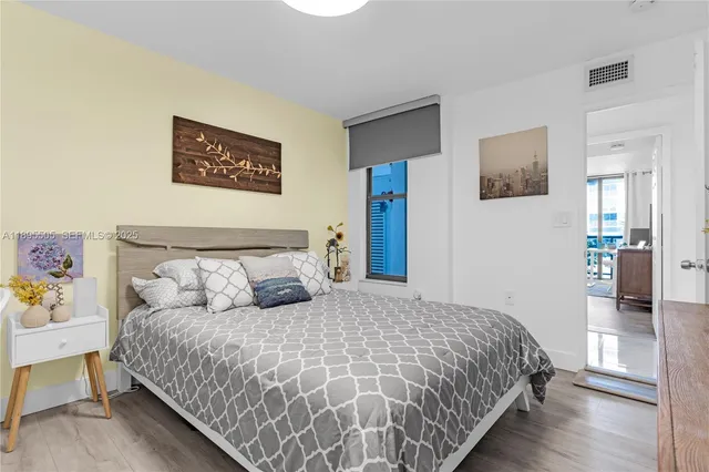 $5,000 | 5845 Collins Avenue, Unit 201, Miami Beach, FL 33140