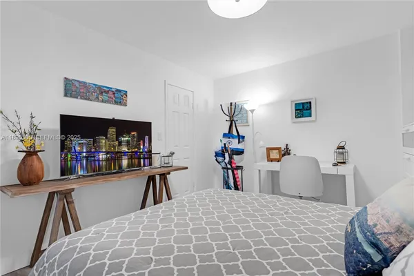 $4,700 | 5845 Collins Avenue, Unit 201, Miami Beach, FL 33140