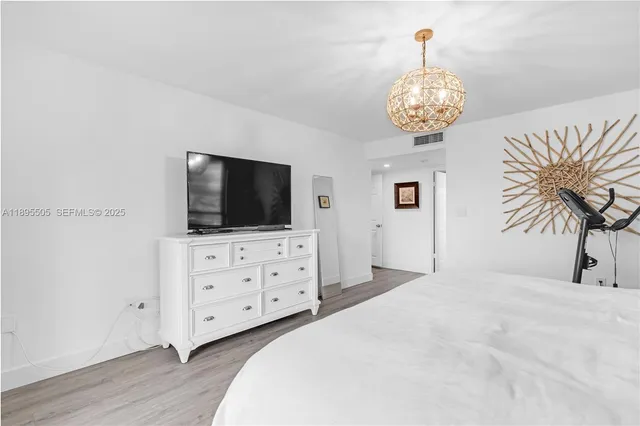 $5,000 | 5845 Collins Avenue, Unit 201, Miami Beach, FL 33140