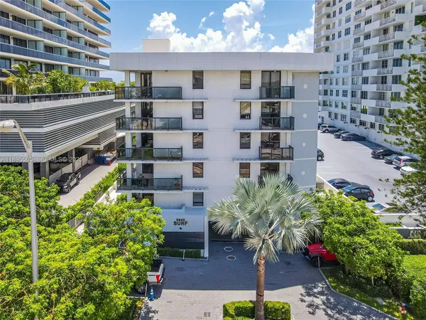 $4,700 | 5845 Collins Avenue, Unit 201, Miami Beach, FL 33140