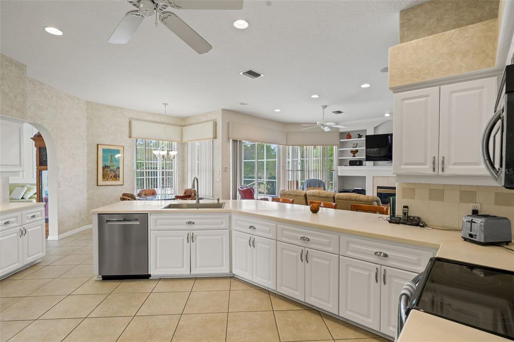 8405 Maybelle Drive Weeki Wachee, FL 34613 - Photo 11 of 61